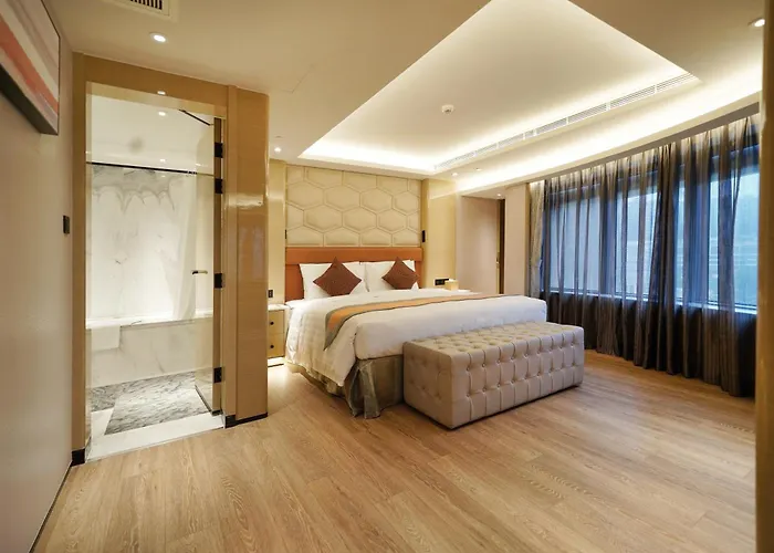 Golden Dragon Hotel 4*