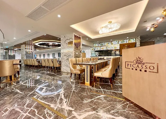 Golden Dragon Hotel 4*